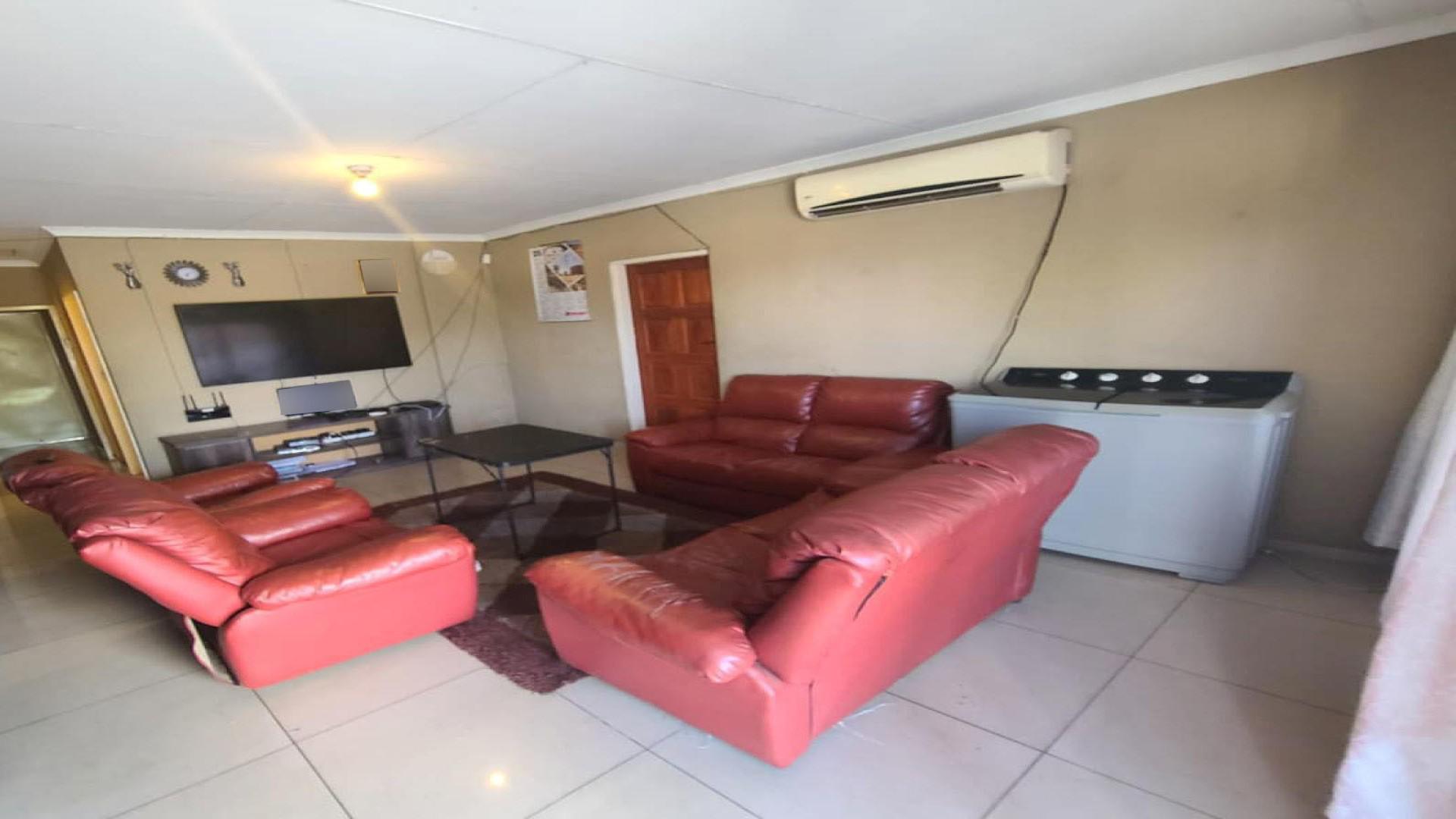 Lounges of property in Emalahleni (Witbank) 