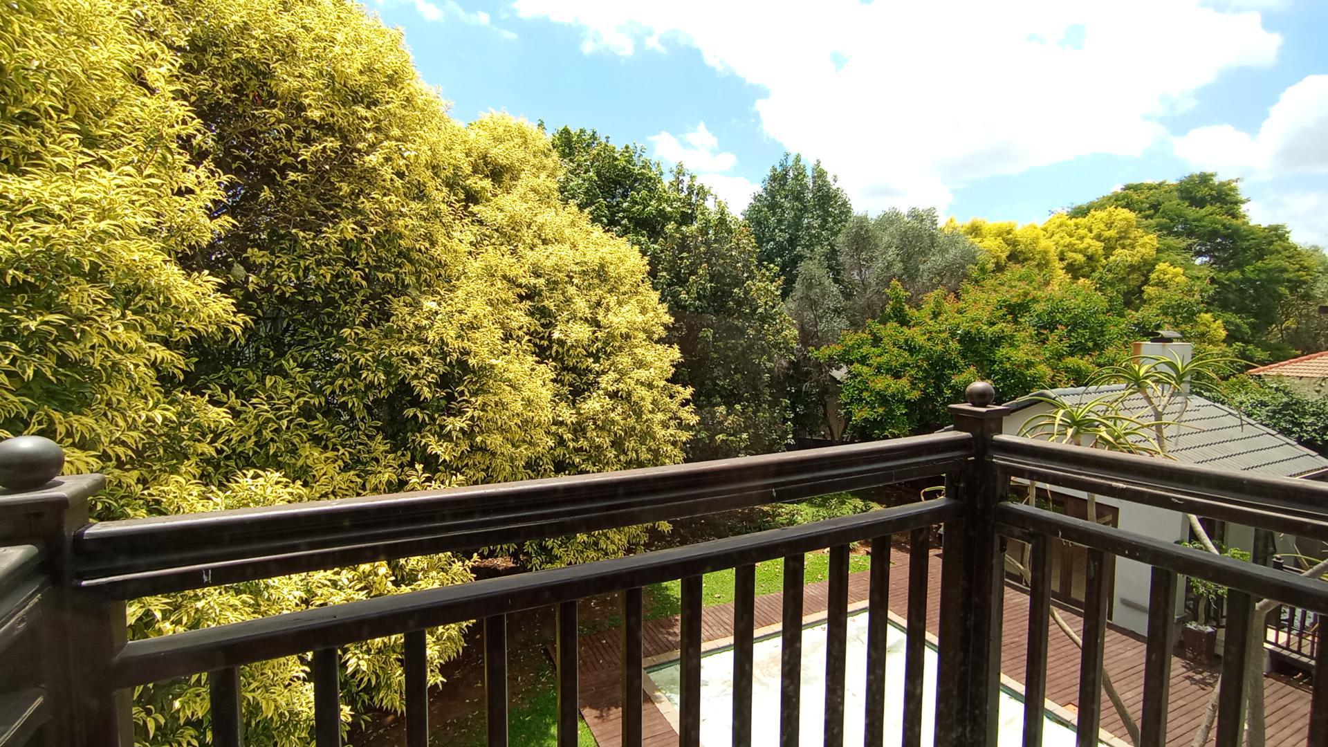 Balcony - 10 square meters of property in Midstream Estate