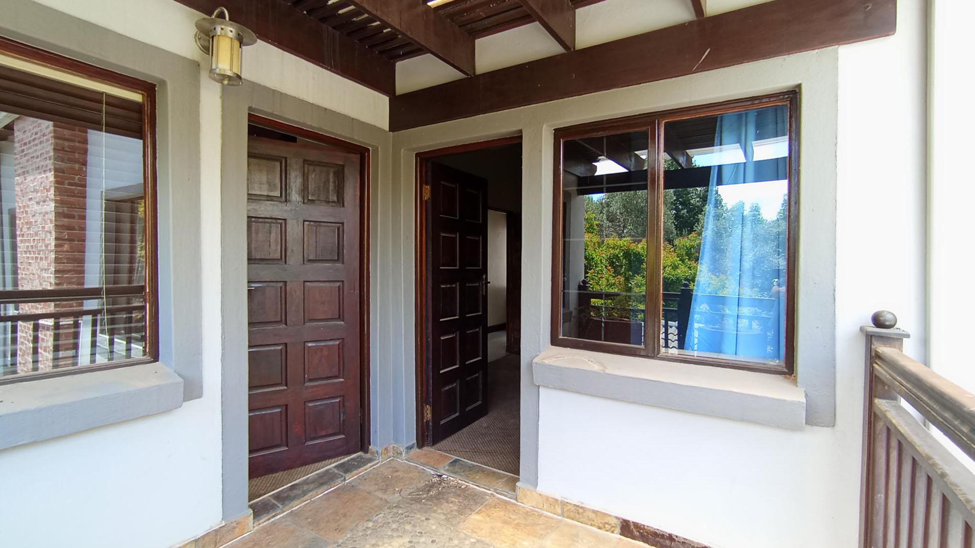 Balcony - 10 square meters of property in Midstream Estate