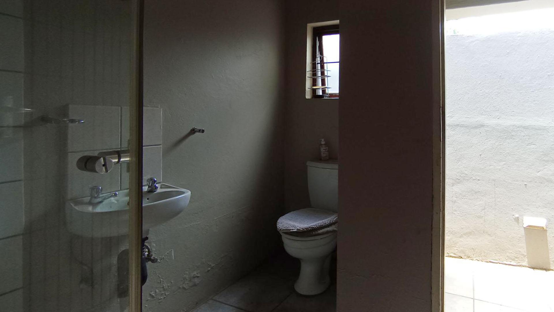Staff Bathroom - 7 square meters of property in Midstream Estate
