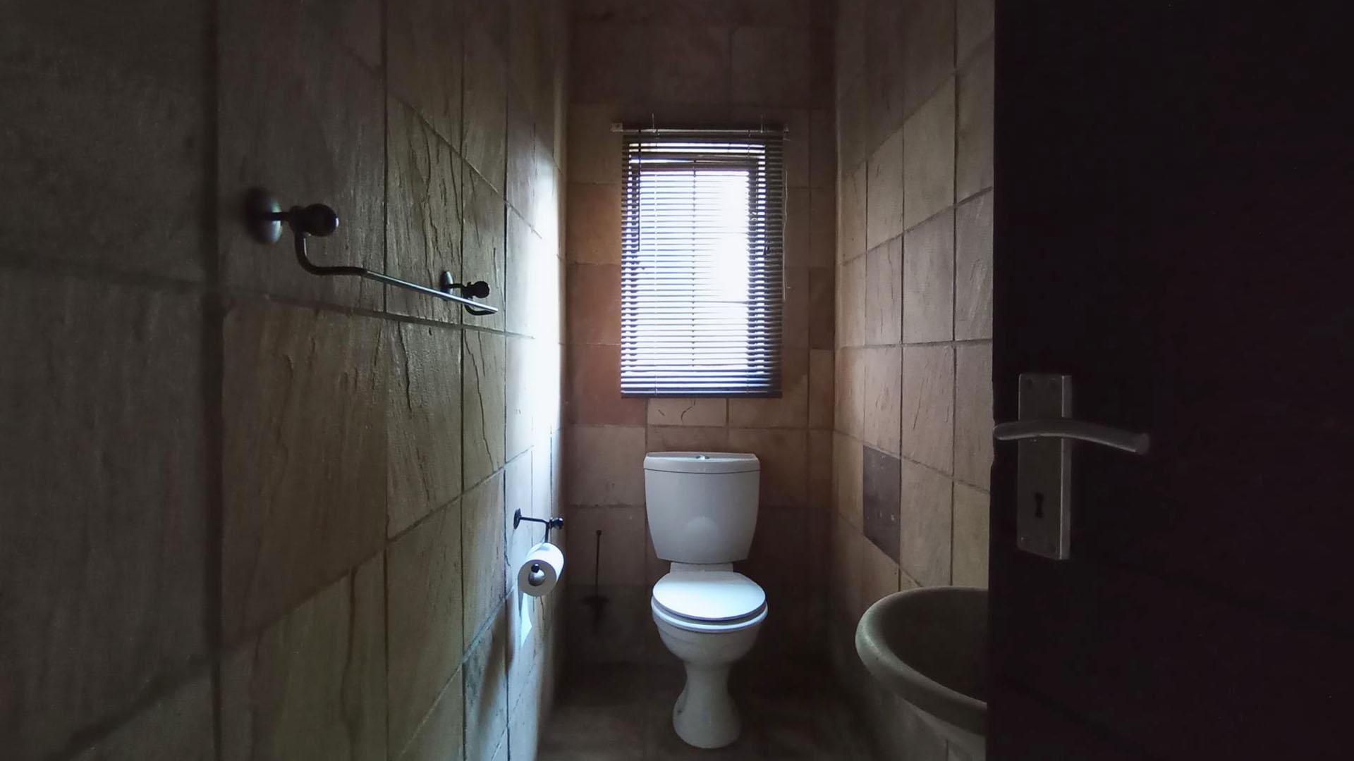 Guest Toilet - 4 square meters of property in Midstream Estate