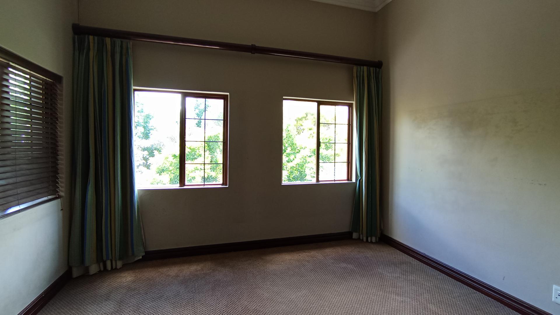 Bed Room 5+ - 17 square meters of property in Midstream Estate