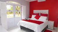 Bed Room 1 - 14 square meters of property in Port Edward