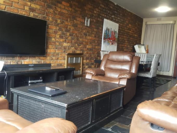 1 Bedroom Simplex for Sale For Sale in Edenvale - MR587608