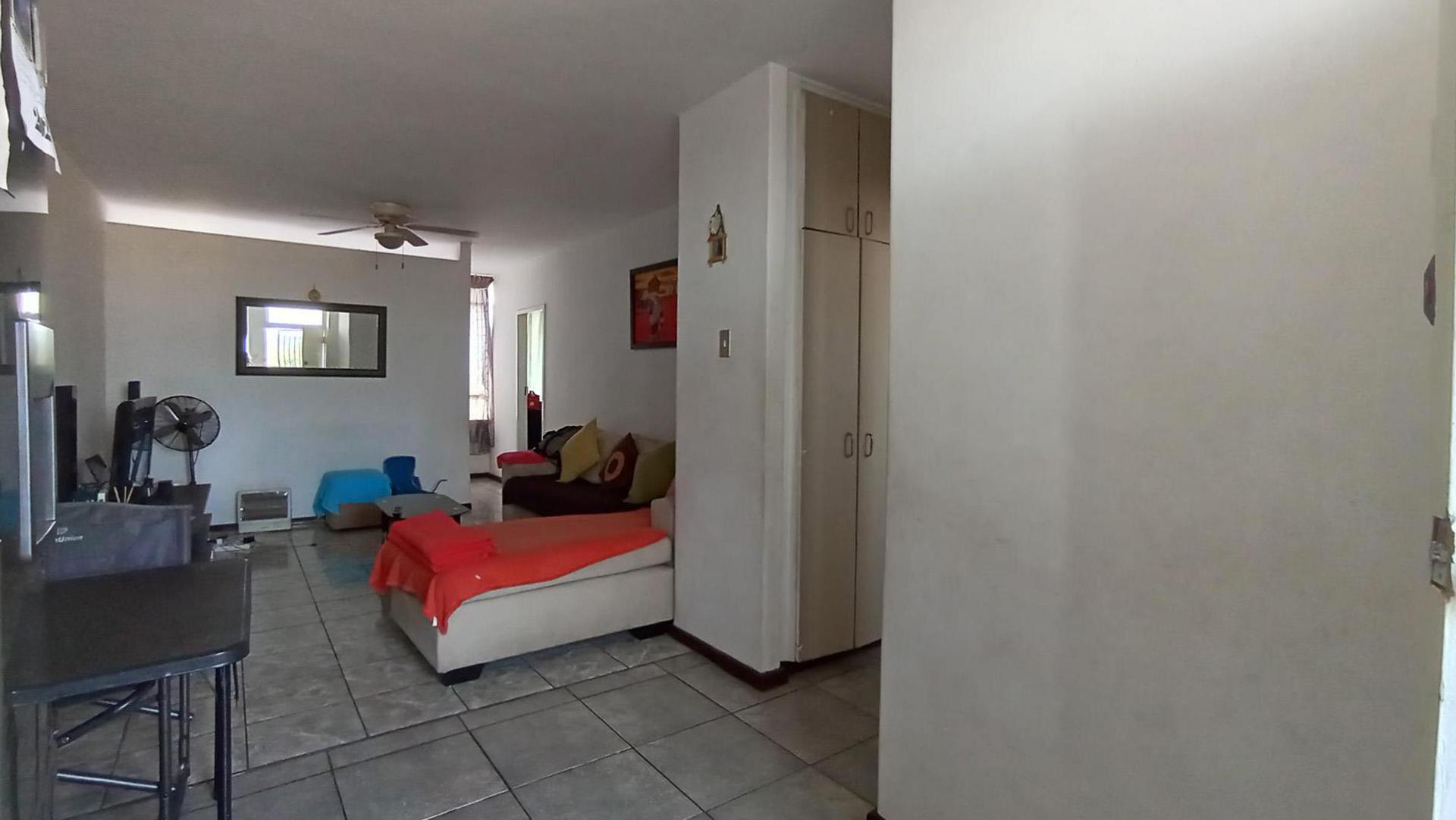 Dining Room - 6 square meters of property in Eloffsdal