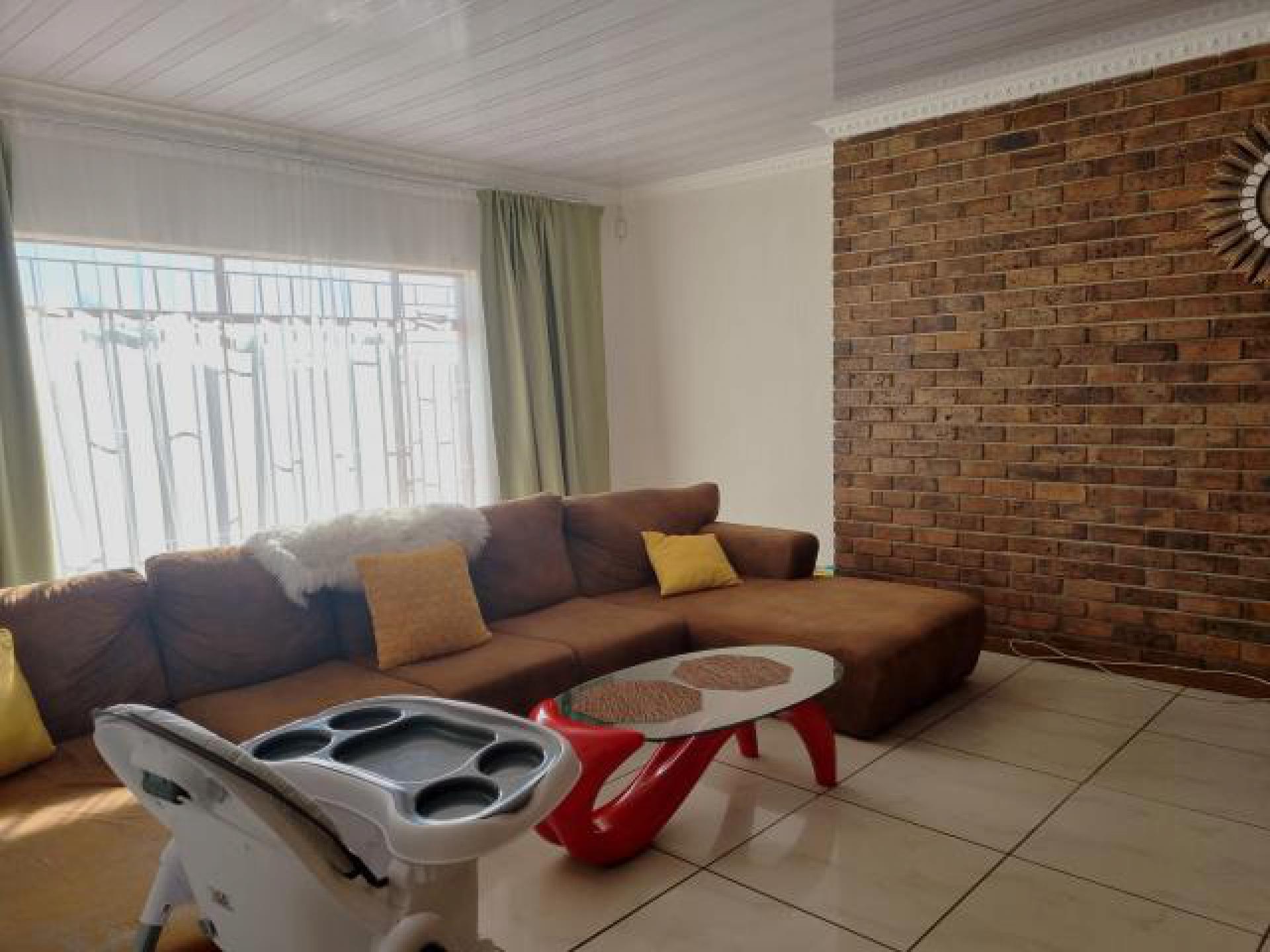 Lounges of property in Boetrand