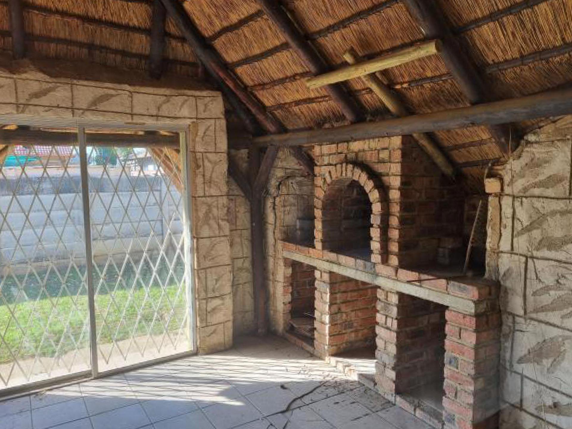 Patio of property in Boetrand