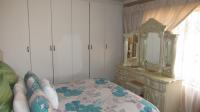 Main Bedroom - 18 square meters of property in Greenhills