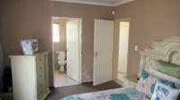 Main Bedroom - 18 square meters of property in Greenhills