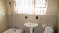 Main Bathroom - 5 square meters of property in Greenhills