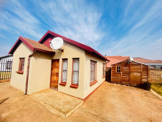 2 Bedroom House for Sale For Sale in Soshanguve - MR587819