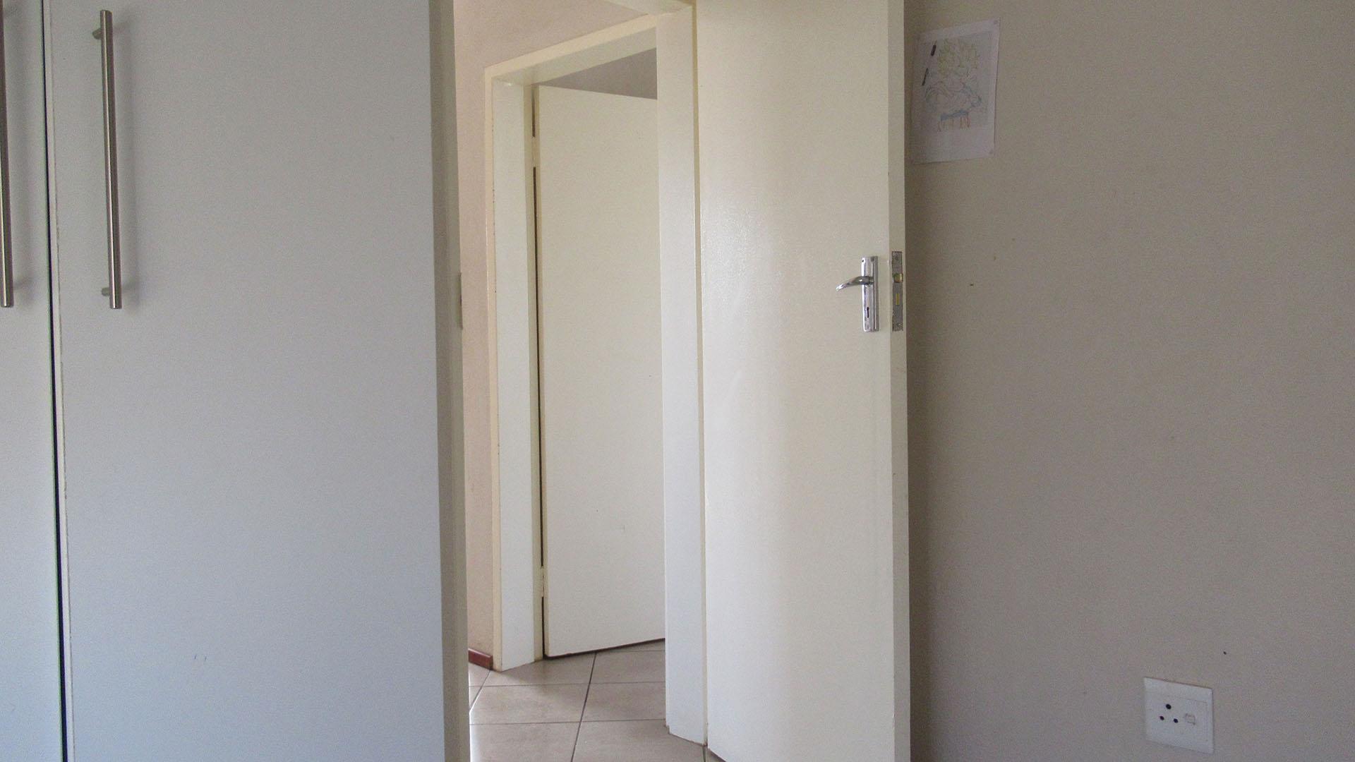 Bed Room 1 - 8 square meters of property in Alliance