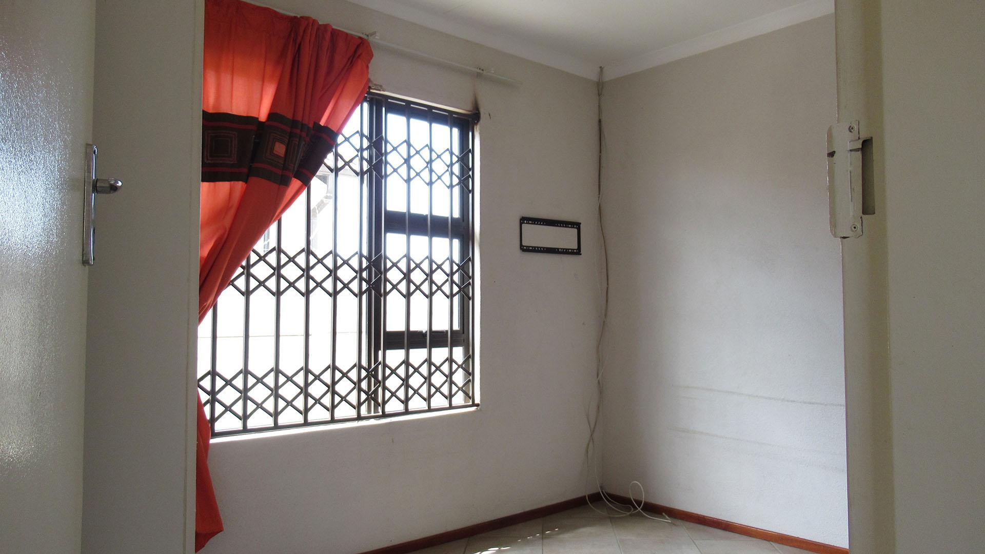 Bed Room 2 - 9 square meters of property in Alliance