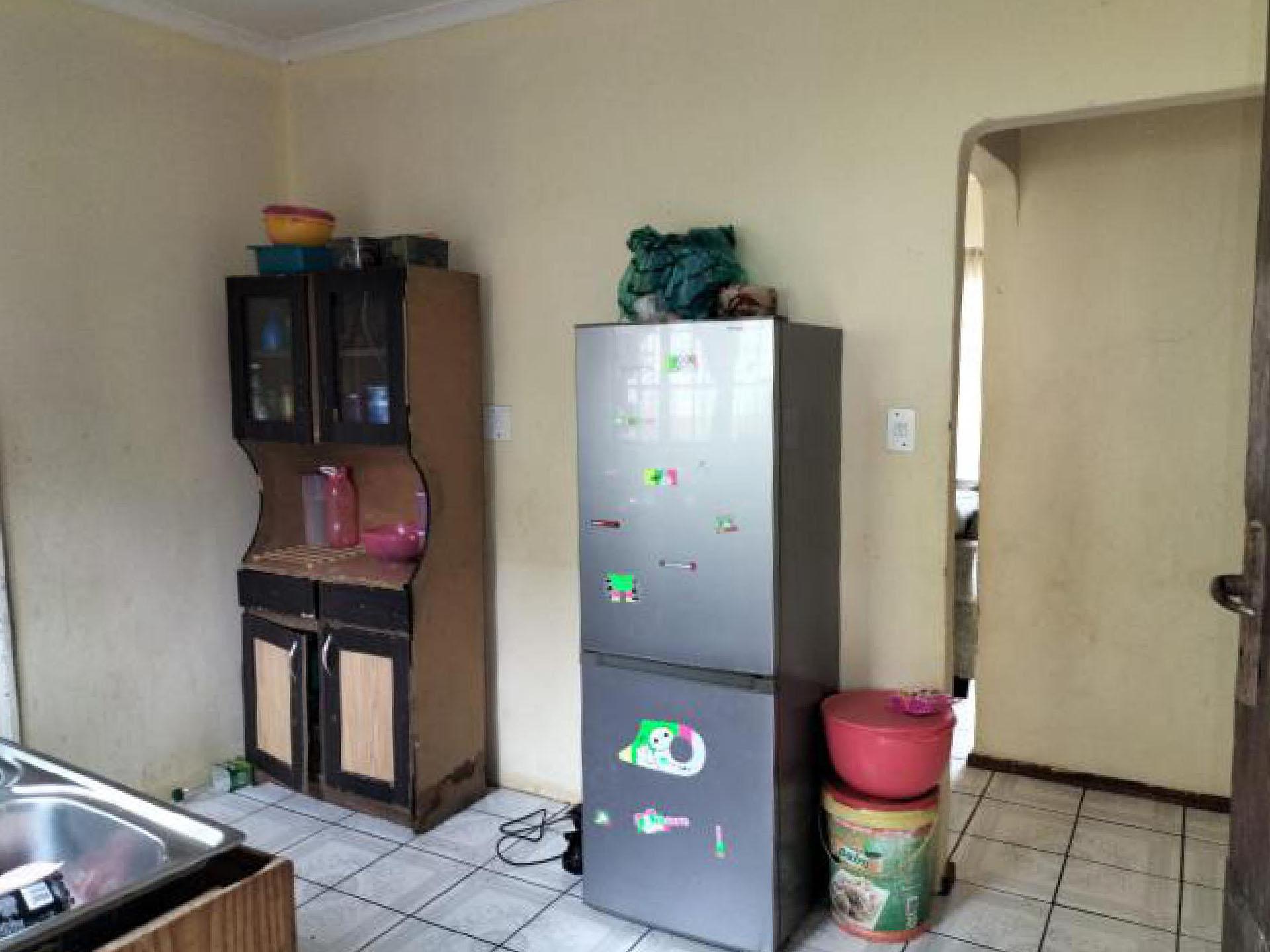 Kitchen of property in Ngwelezana B