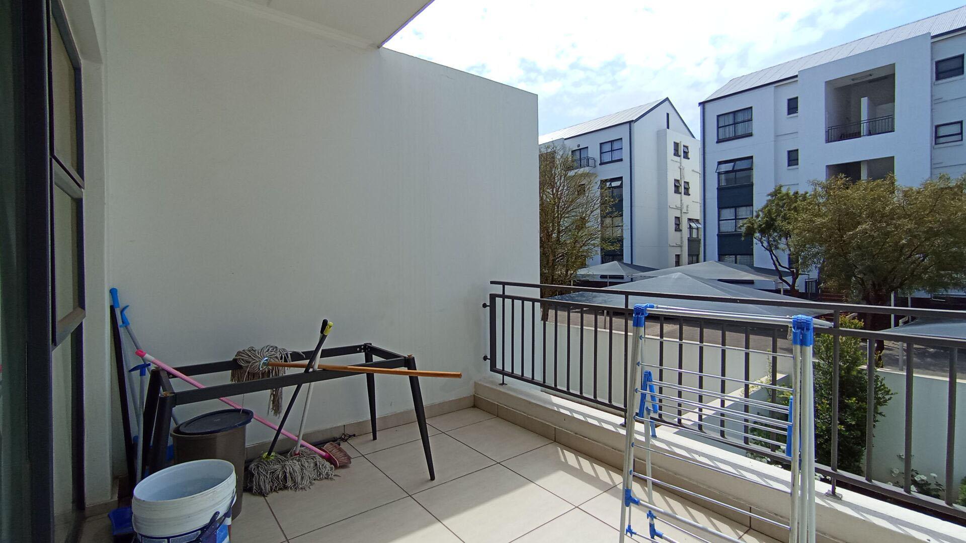 Balcony - 12 square meters of property in Greenstone Hill