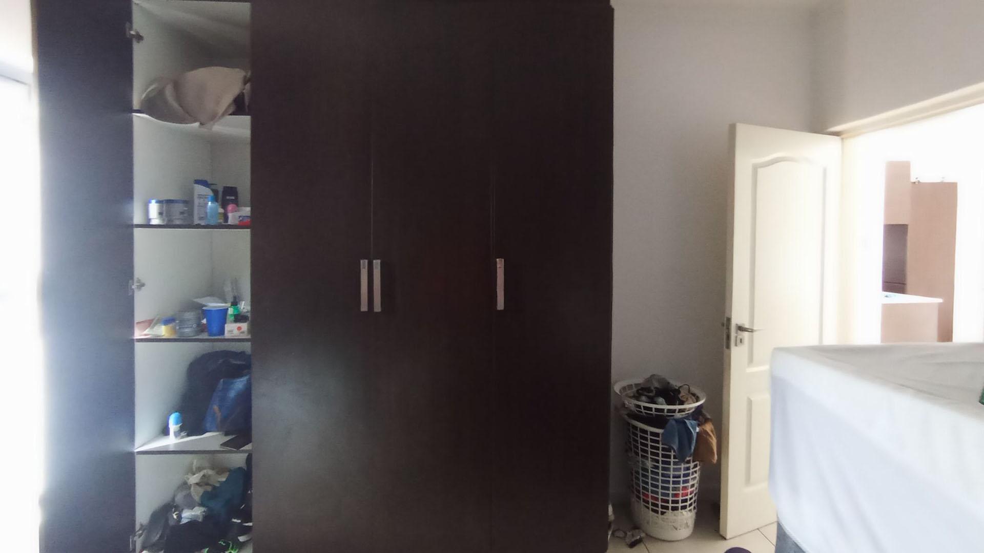 Bed Room 1 - 12 square meters of property in Greenstone Hill