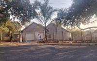 Front View of property in Florida Glen