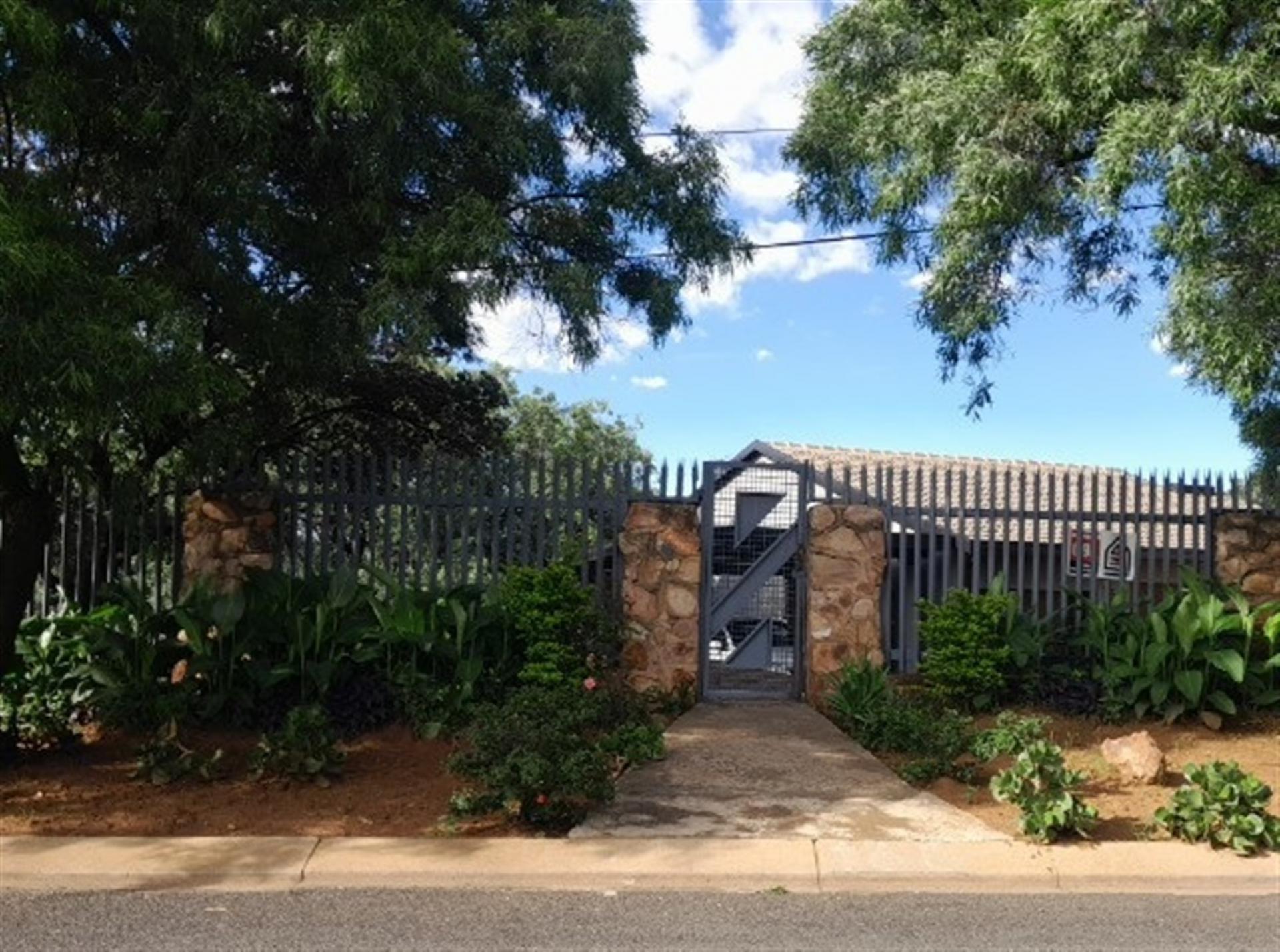 Front View of property in Mondeor