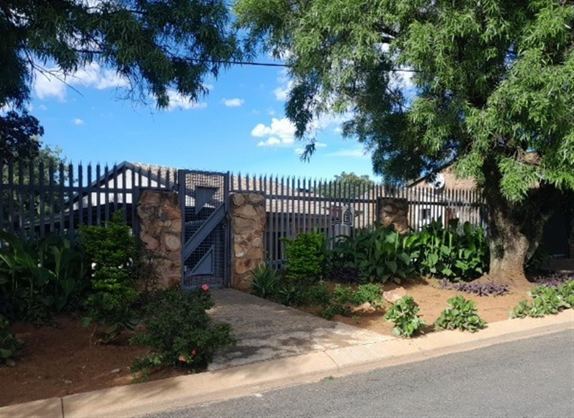 Front View of property in Mondeor