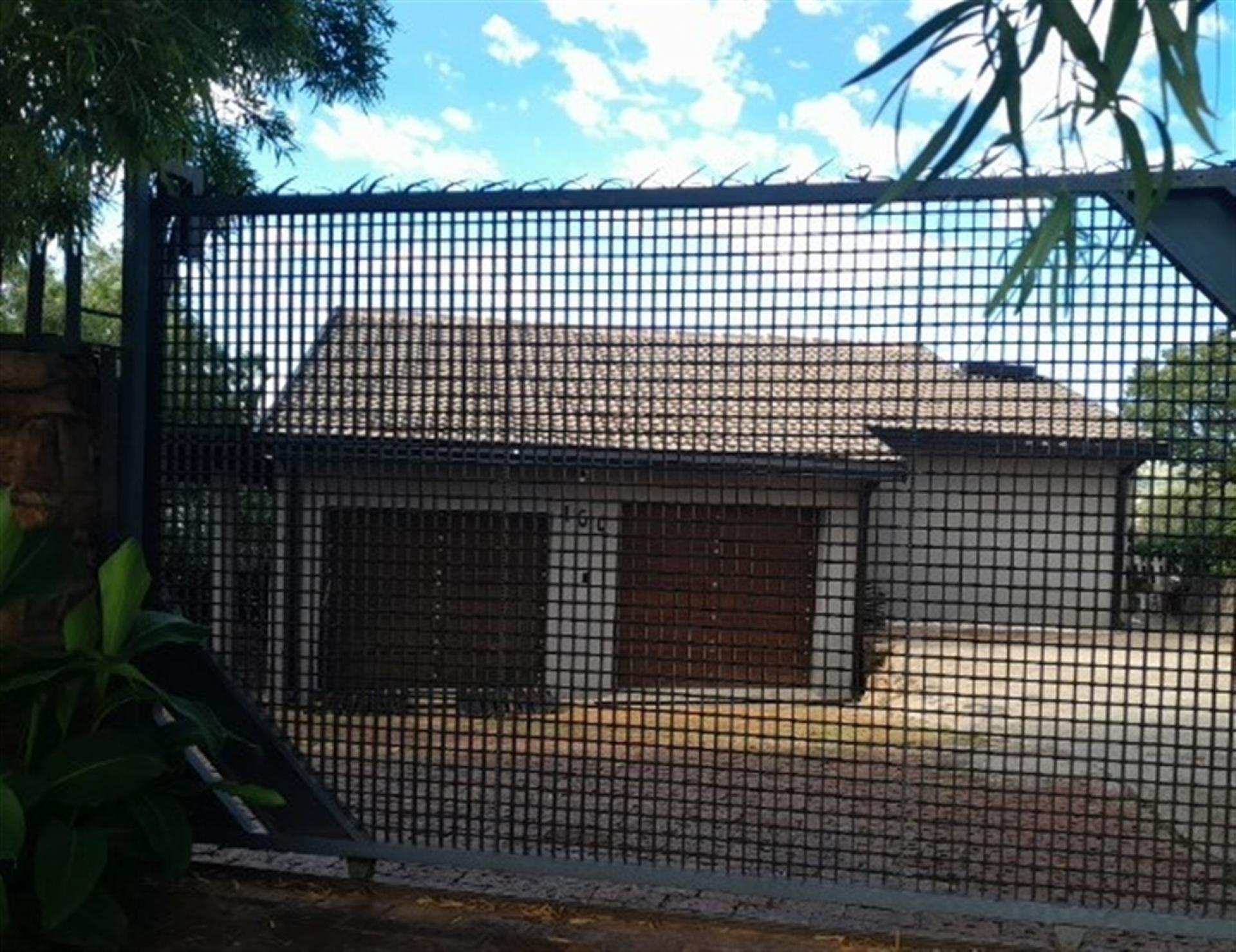 Front View of property in Mondeor