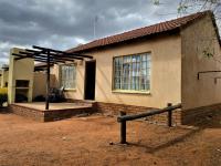 2 Bedroom 1 Bathroom Simplex for Sale for sale in Bendor