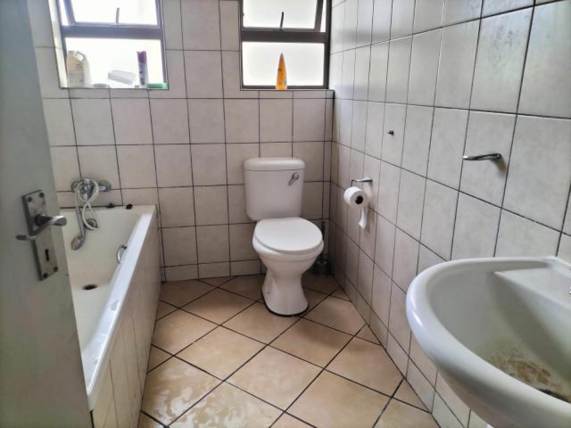 Bathroom 1 of property in Sonheuwel
