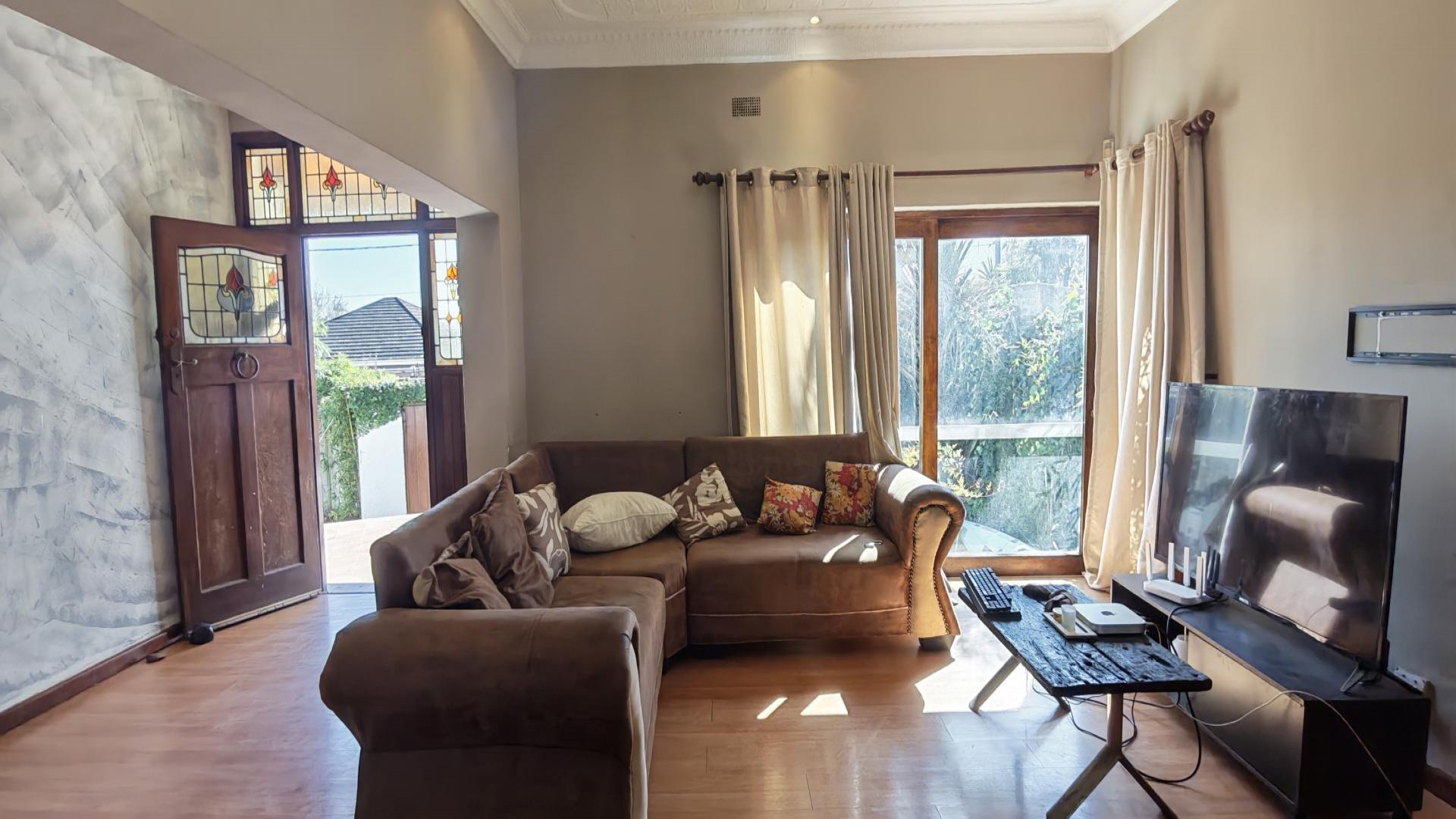 Lounges - 37 square meters of property in Orange Grove