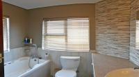 Main Bathroom of property in Mossel Bay Golf Estate