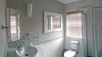 Bathroom 2 of property in Mossel Bay Golf Estate