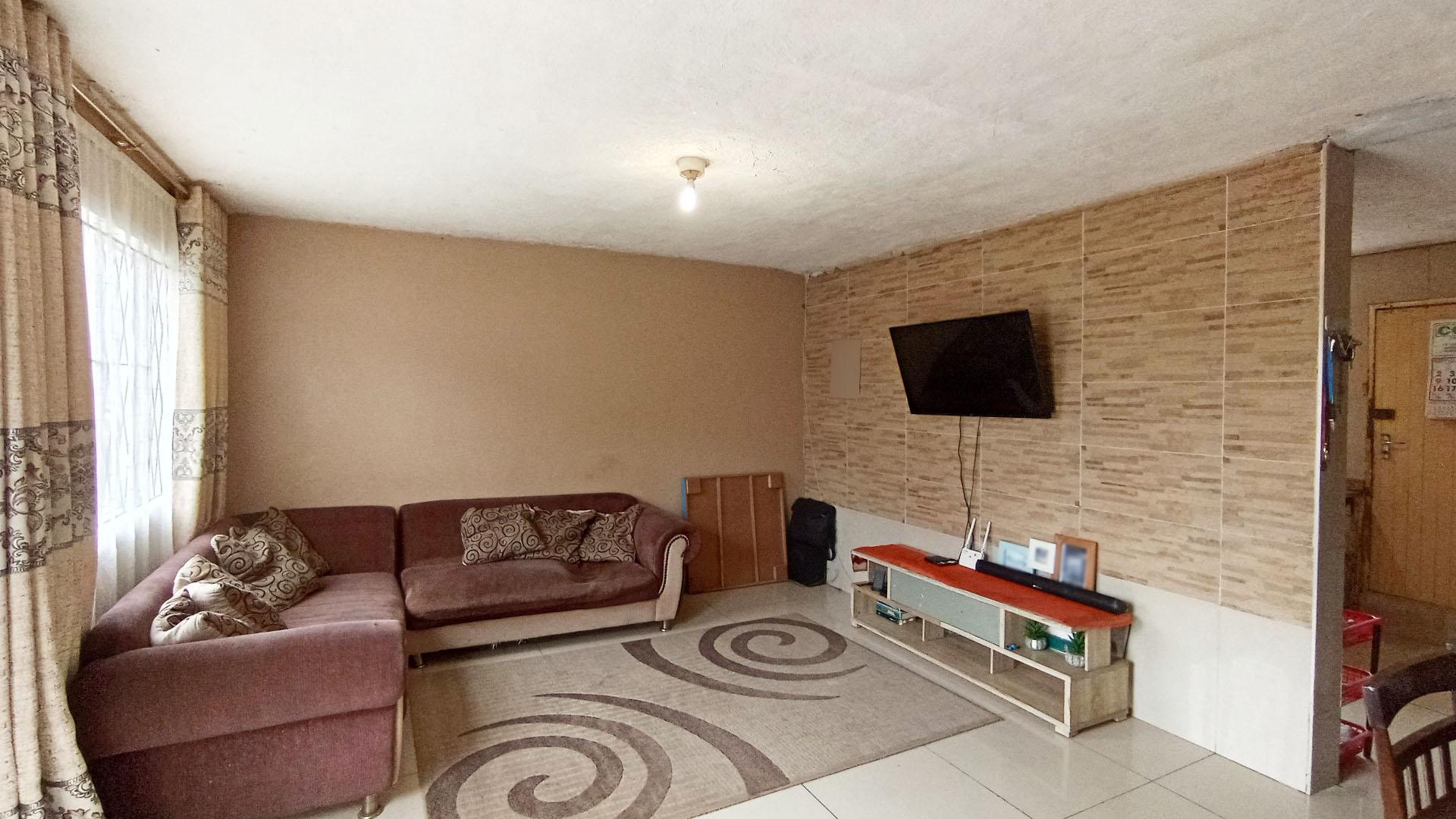 Lounges - 24 square meters of property in Greenbury