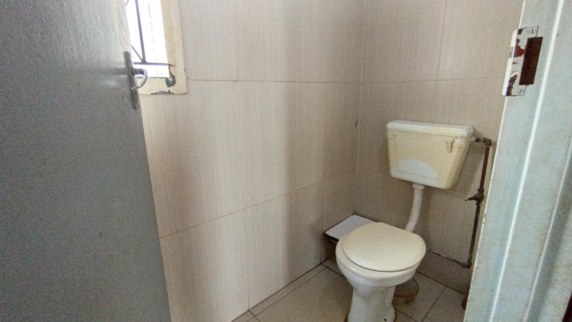 Guest Toilet - 2 square meters of property in Greenbury