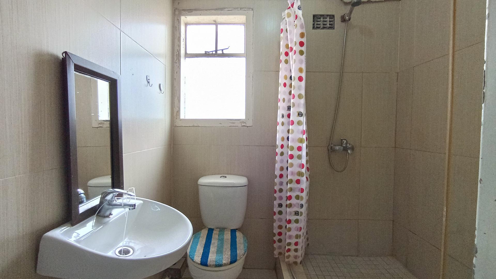 Bathroom 1 - 4 square meters of property in Greenbury