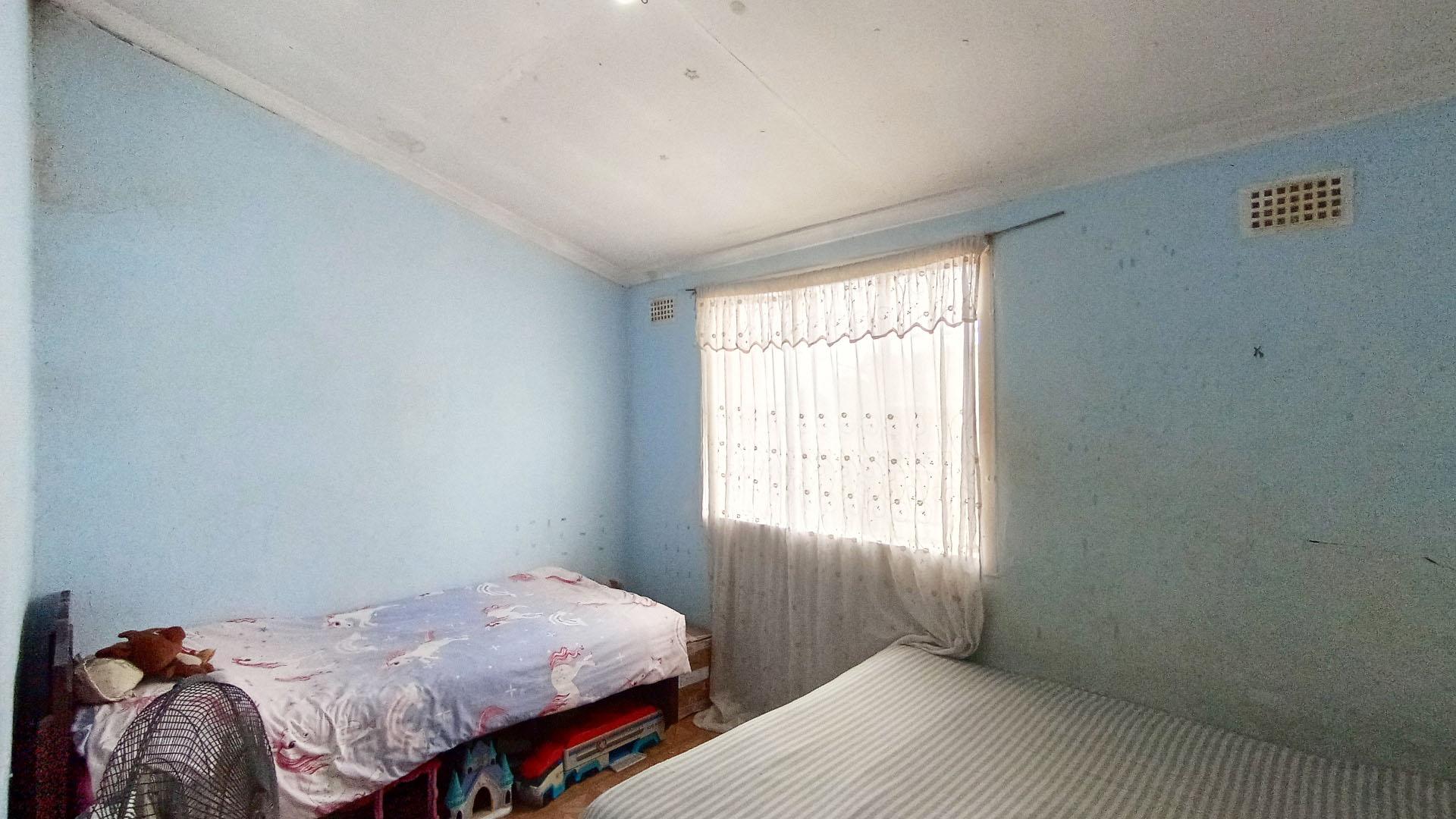 Bed Room 1 - 12 square meters of property in Greenbury