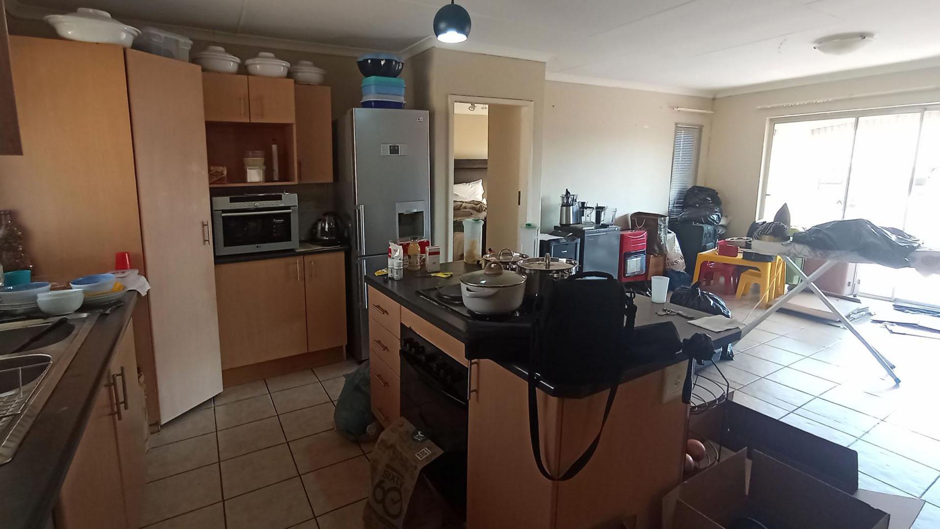 Kitchen - 11 square meters of property in Erand Gardens