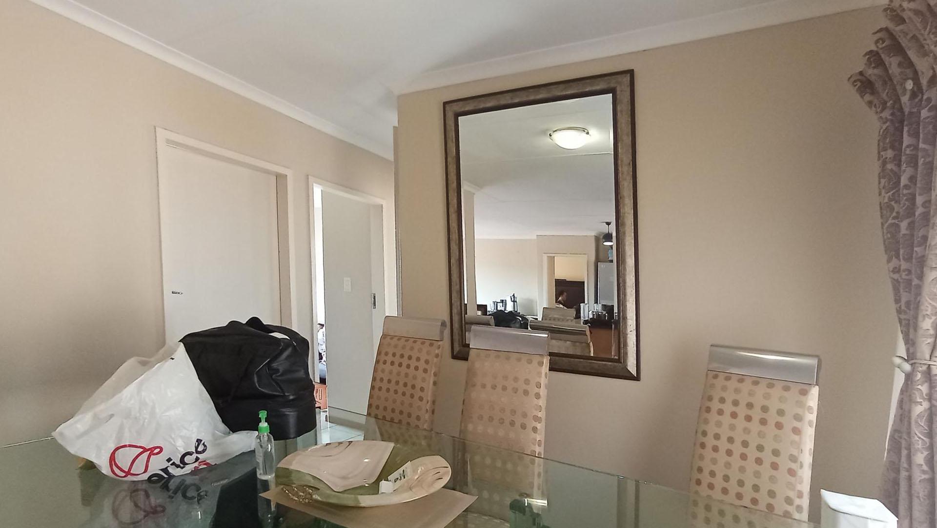 Dining Room - 6 square meters of property in Erand Gardens