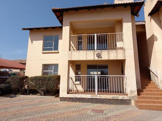 2 Bedroom Apartment for Sale For Sale in Rensburg - MR588592