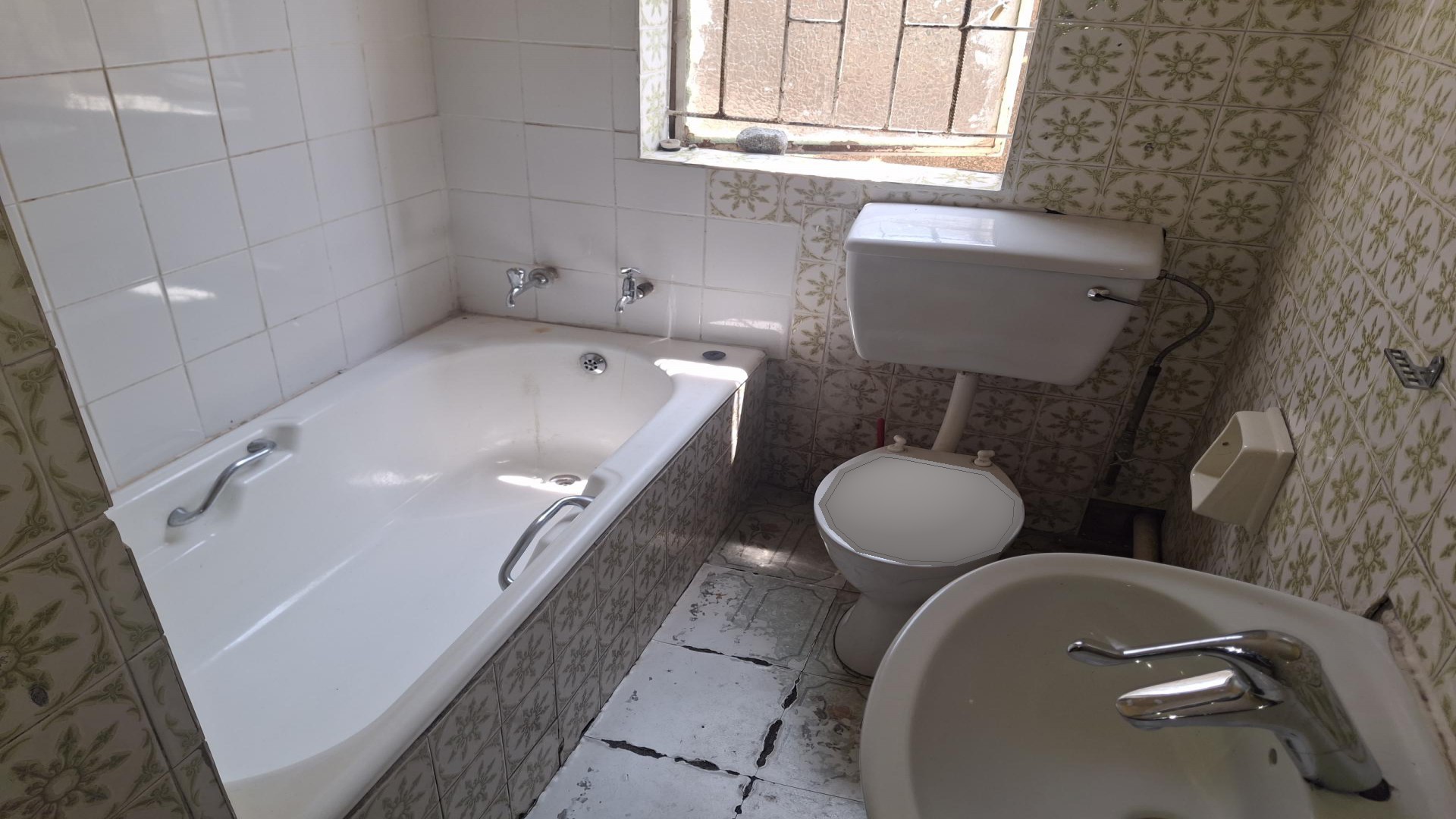Bathroom 1 of property in Kenilworth - JHB