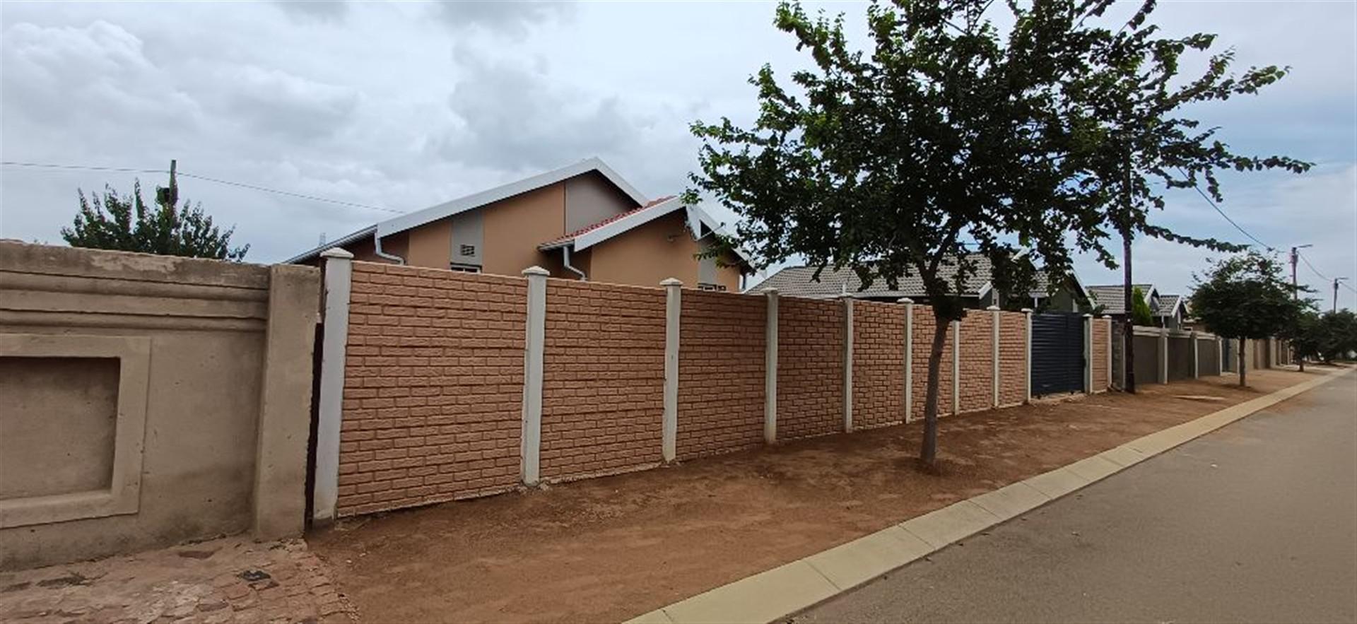 Front View of property in Savanna City