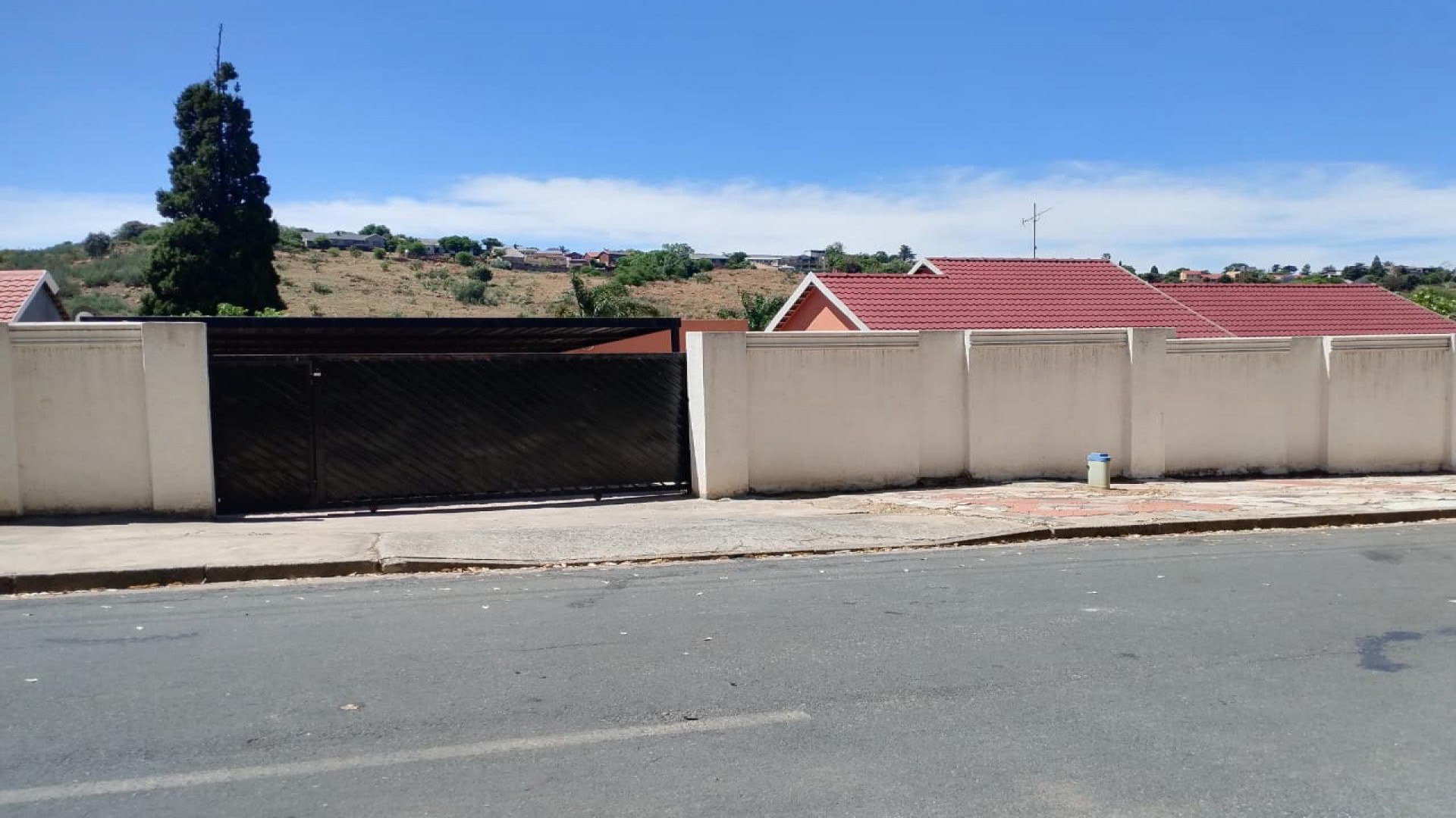 Front View of property in Mondeor
