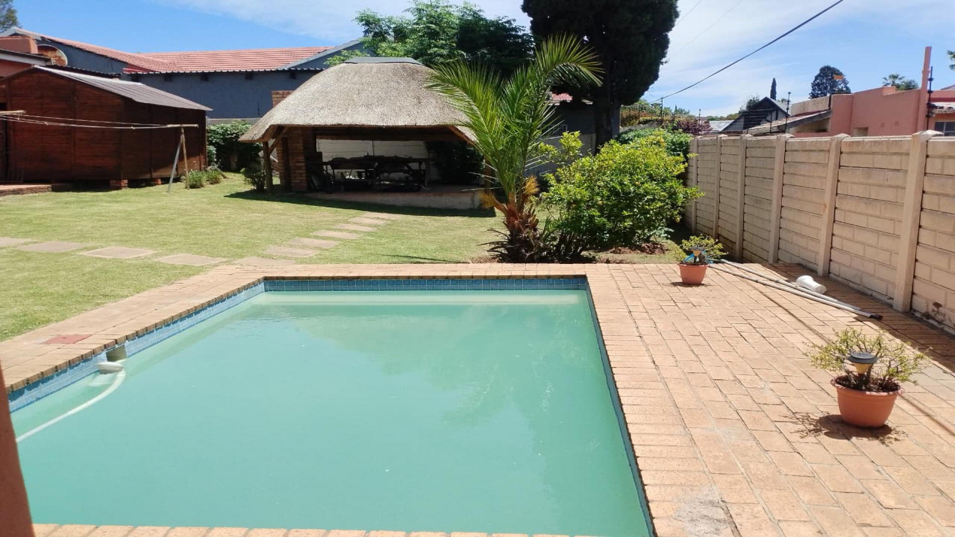Swimming Pool of property in Mondeor