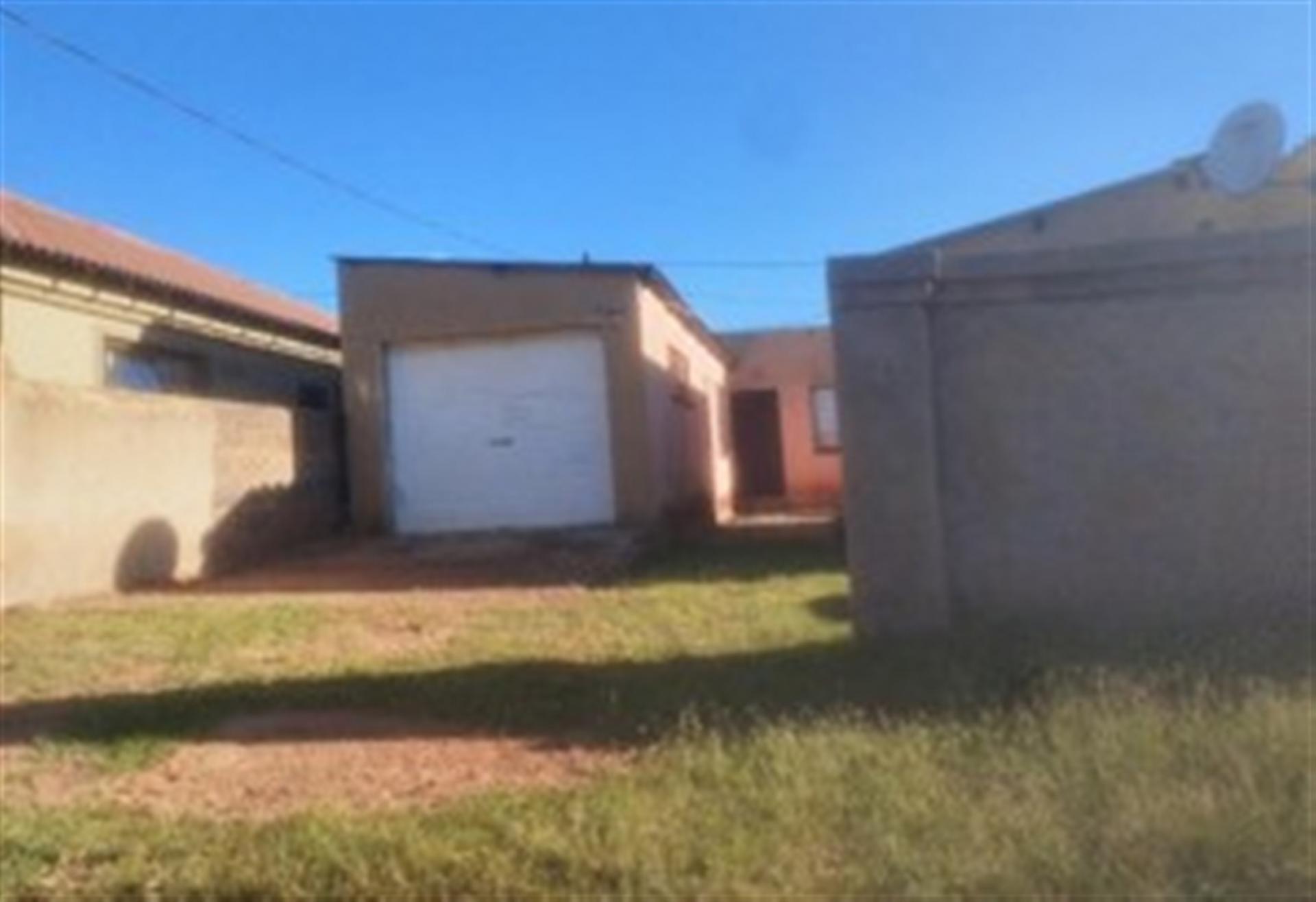 Front View of property in Vosloorus
