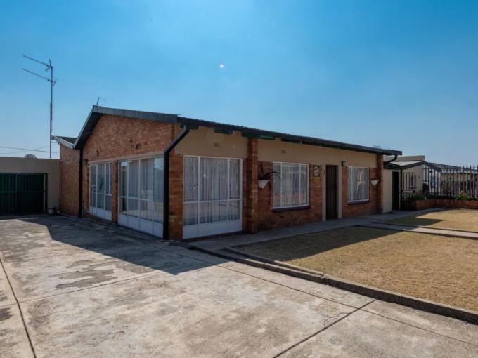 4 Bedroom House for Sale For Sale in Tedstone Ville MR5888