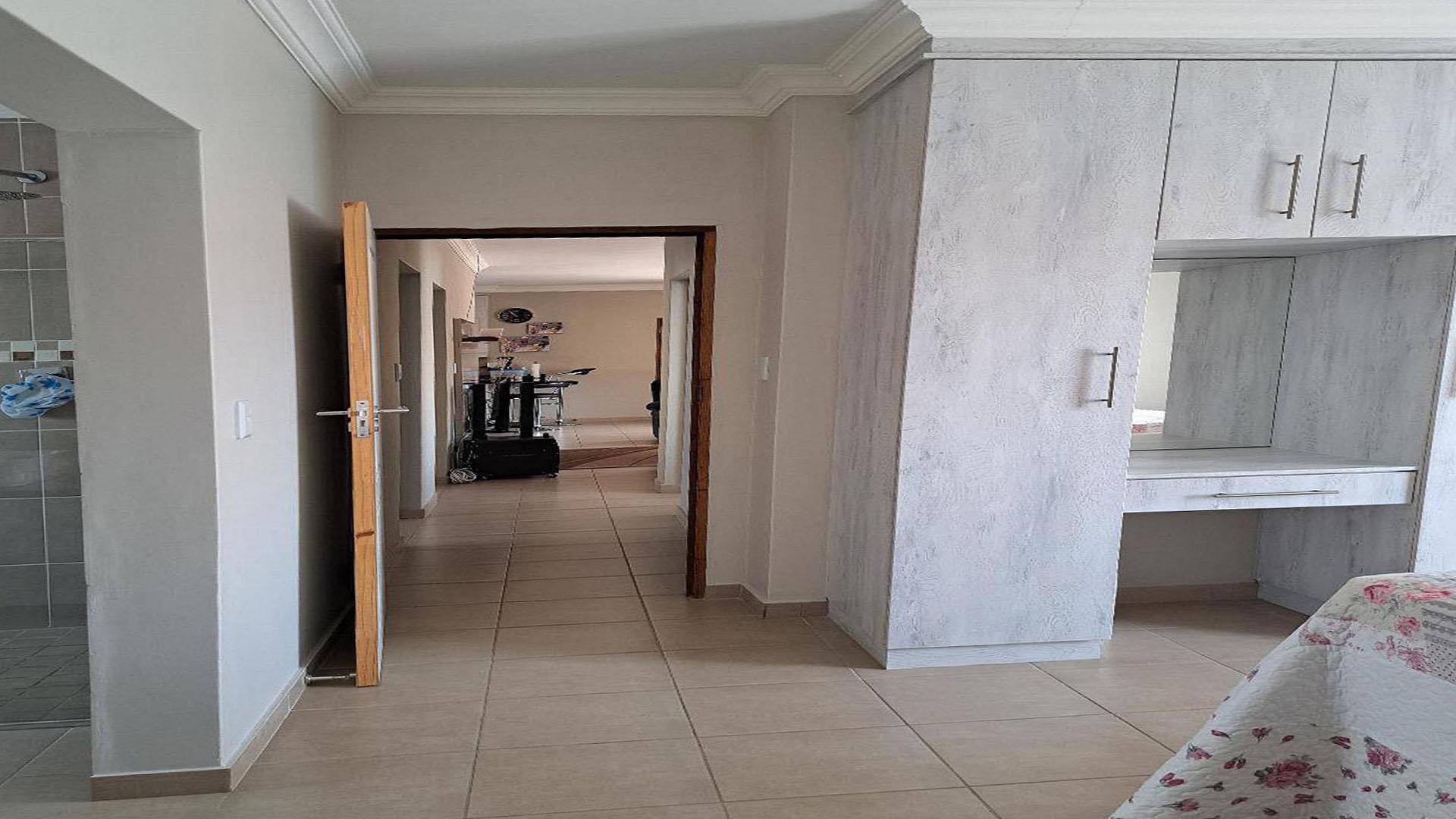 Main Bedroom of property in Bela-Bela (Warmbad)