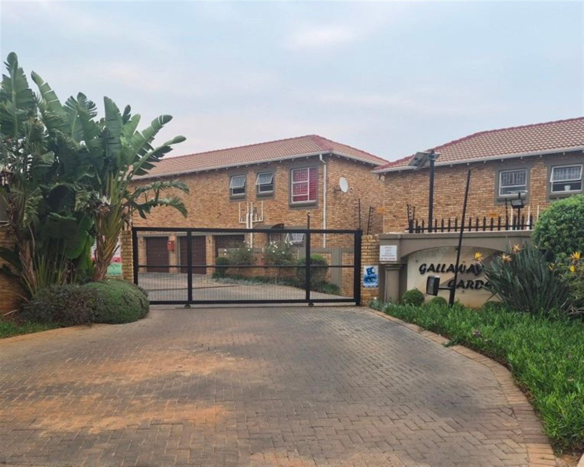 Front View of property in Wilgeheuwel 