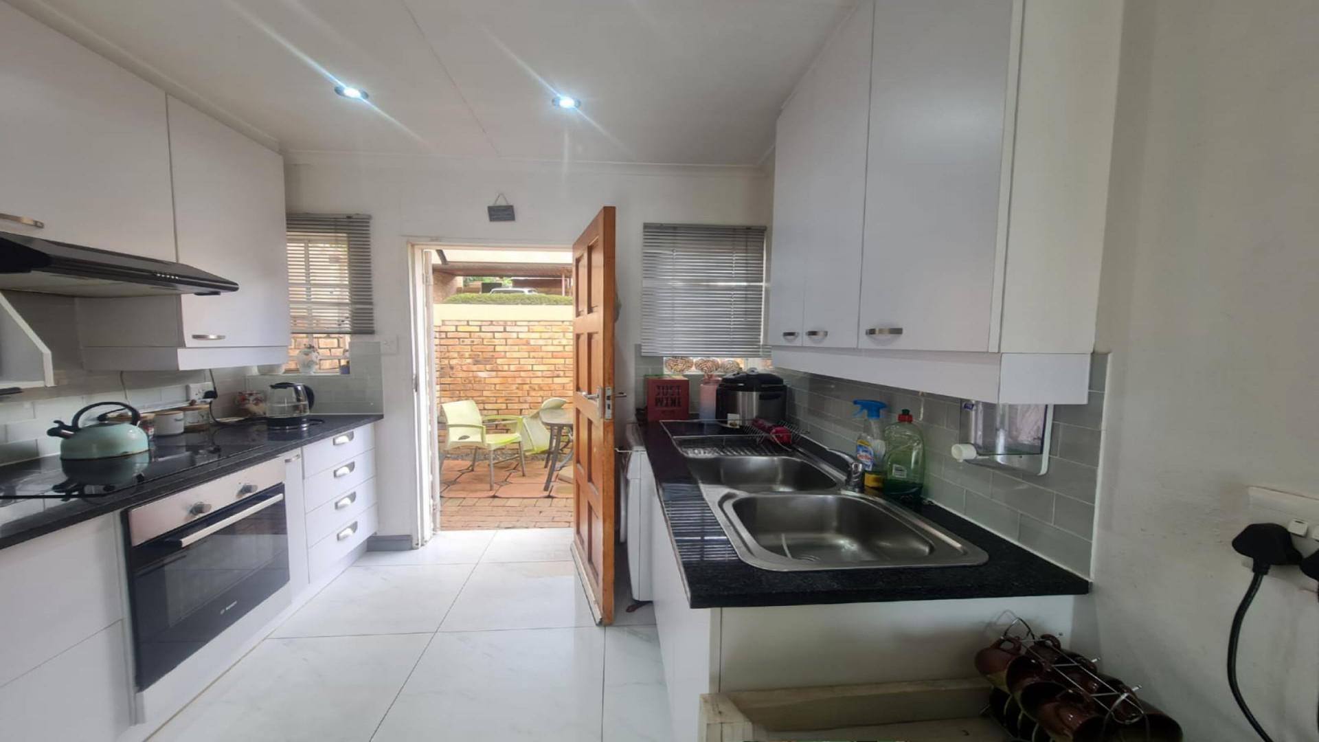 Kitchen of property in Wilgeheuwel 