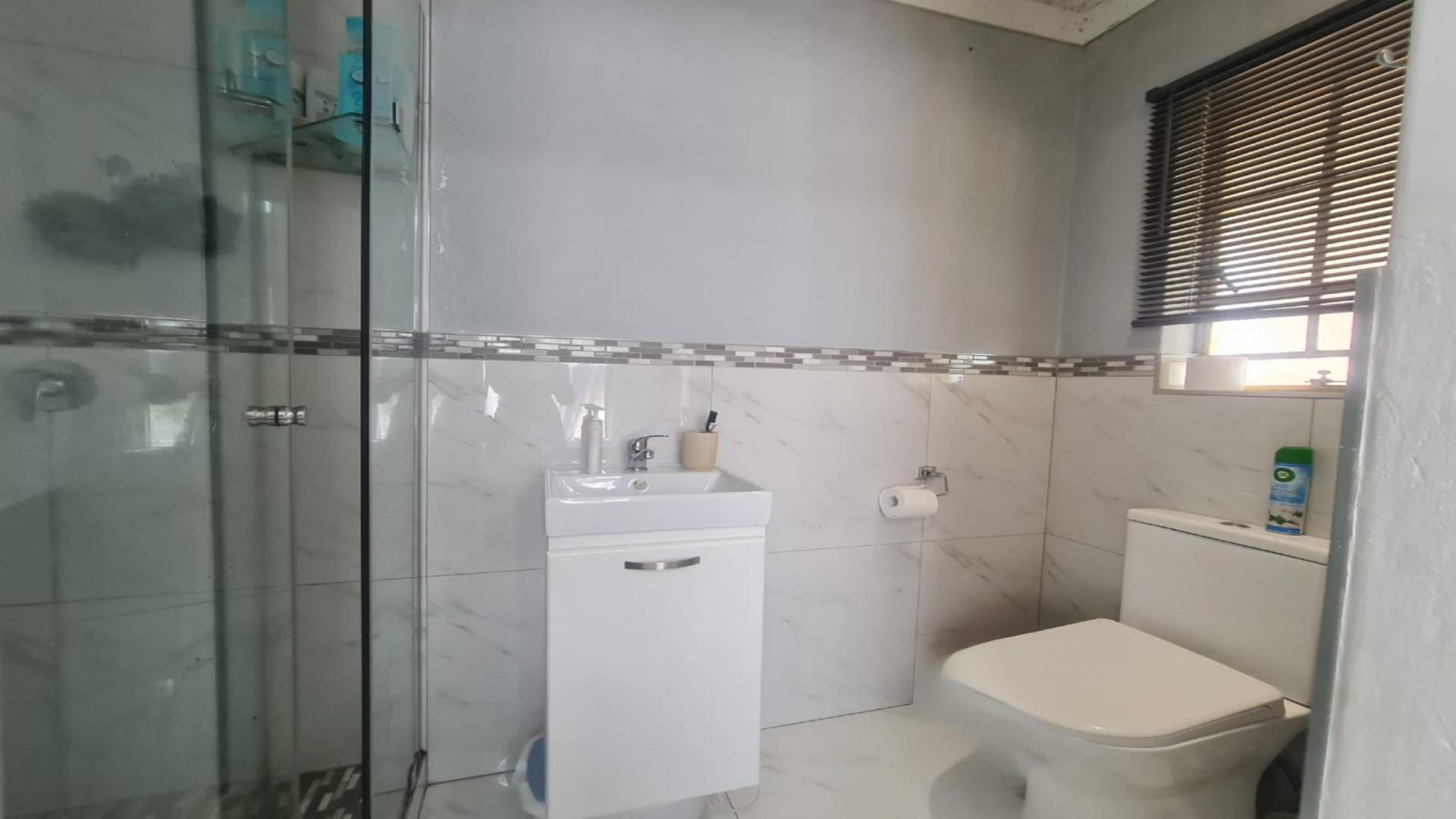 Bathroom 2 of property in Wilgeheuwel 