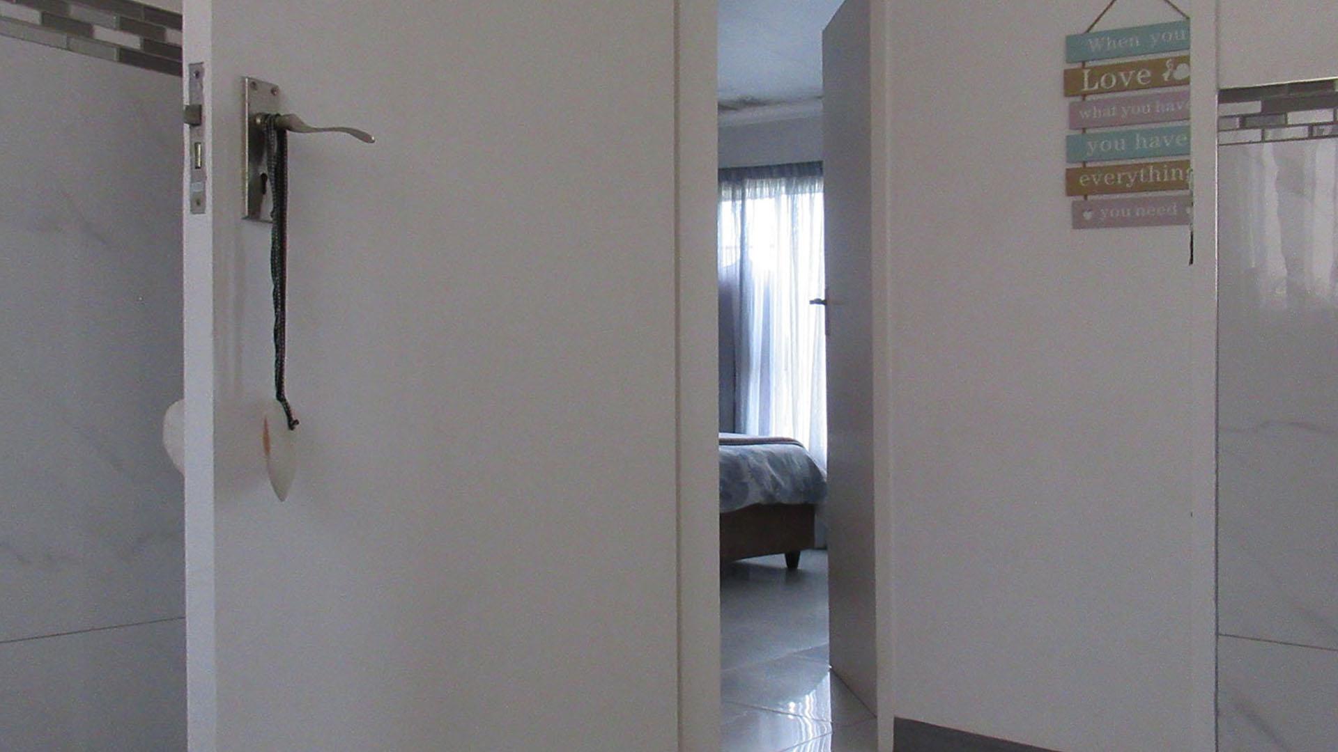 Bathroom 1 - 4 square meters of property in Wilgeheuwel 