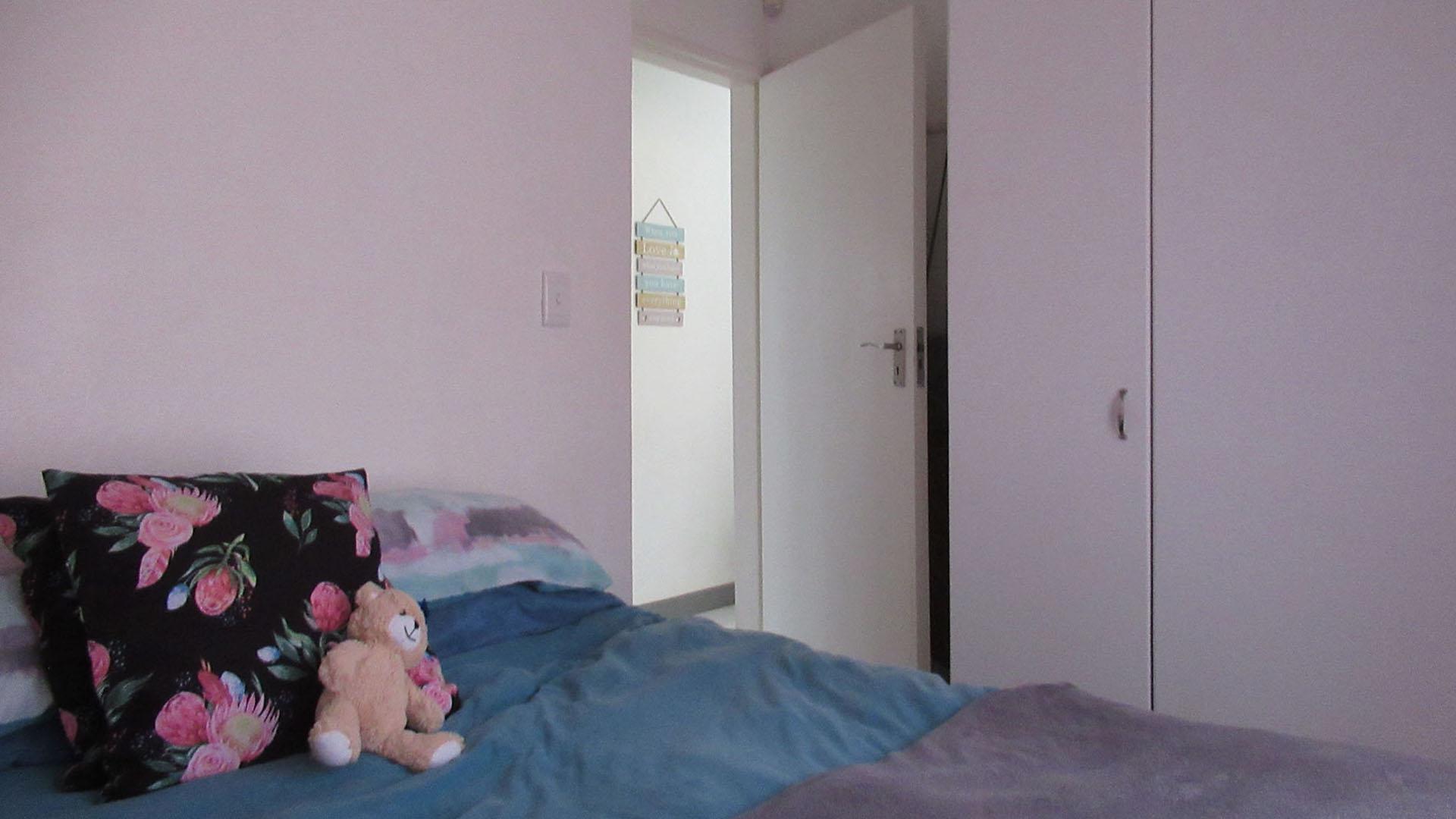 Bed Room 1 - 10 square meters of property in Wilgeheuwel 