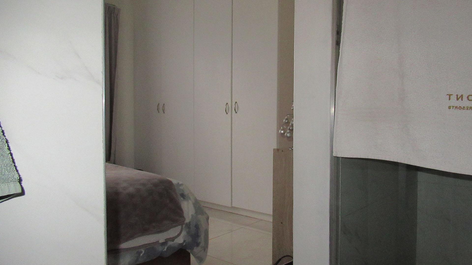 Main Bathroom - 4 square meters of property in Wilgeheuwel 