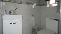 Main Bathroom - 4 square meters of property in Wilgeheuwel 